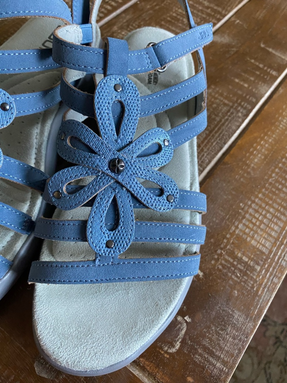 JBU Light Blue Floral Cutout Strap Sandals size 7 - Picture 2 of 6